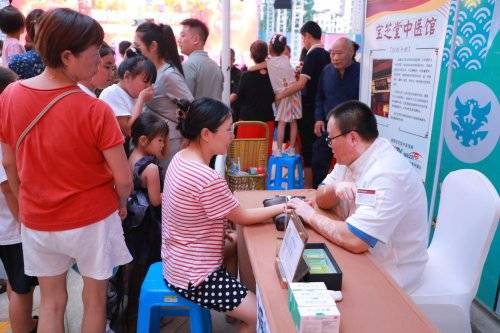 傳承中醫文化，守護銀齡健康——成都寶芝堂中醫館受邀參加2025天府銀齡芳華藝術團節目展演暨養生服務活動