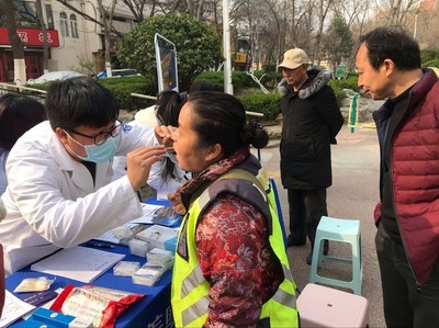 佛山苑社區(qū)舉辦愛牙護(hù)牙義診活動(dòng)，為居民健康護(hù)航